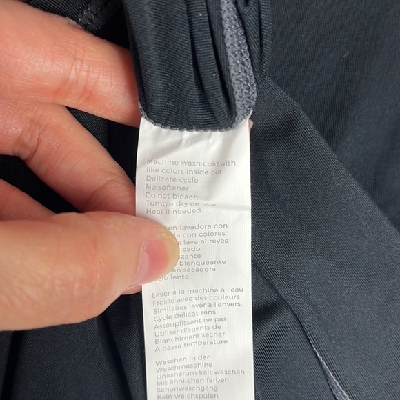 NWT Fabletics Phoenix Lite Black Stretch Short Sleeve Workout Top - Picture 8 of 8